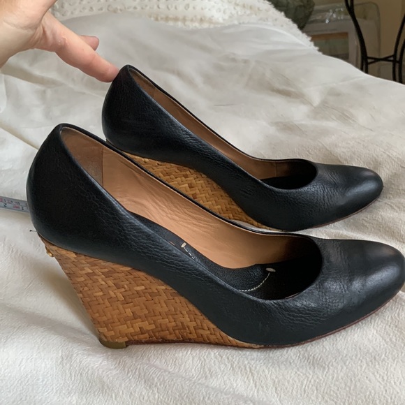 BCBG MAX AZARIA - Black leather and straw wedge - size 8 - Picture 1 of 9
